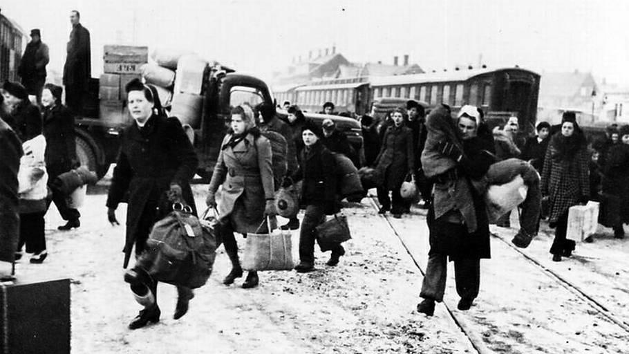 Tyskerne flygtede så vidt muligt mod vest, for at undgå den russiske brutalitet. Millioner af civile var på flugt i Europa i april 1945.